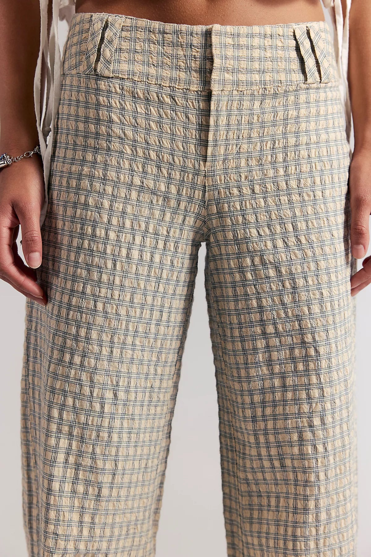 Time Flies Low-Rise Clean Trousers